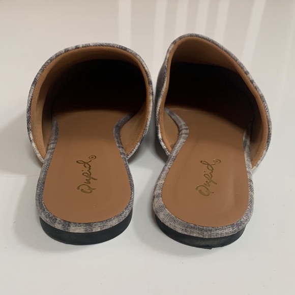 ⭐️HOST PICK⭐️ [7] Plaid flats - Picture 3 of 11